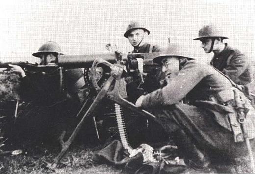 belgische soldaten met maxim mitrailleur